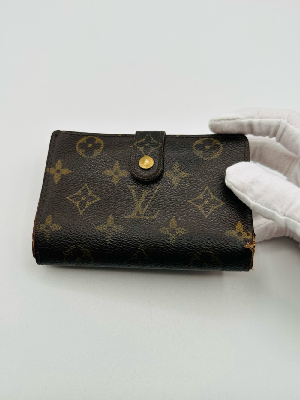 Louis Vuitton Kisslock Wallet - Picture 2 of 16